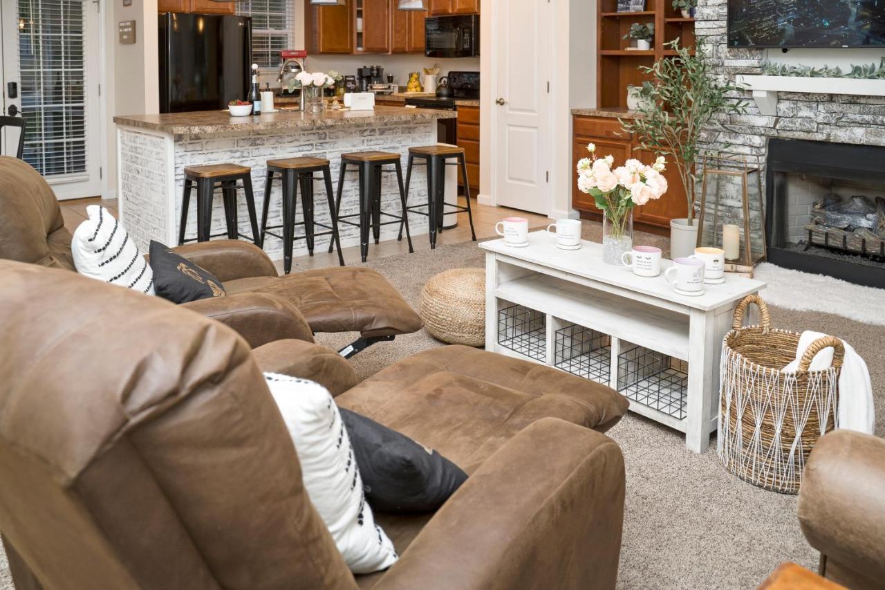 Luxe Quiet Townhouse W/Parking/Pool/By Dollywood Villa Pigeon Forge Kültér fotó